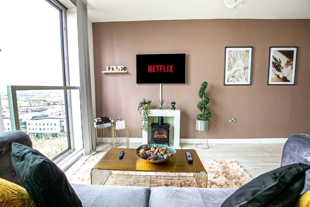 Comfortable City Centre Apartment With Free Parking, Fast Wifi & Smart Tv With Xbox And Netflix By Yoko Property Milton Keynes Exteriér fotografie